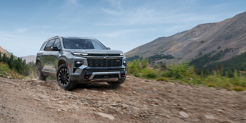 2026 Chevrolet Traverse three-row SUV parked outdoors.