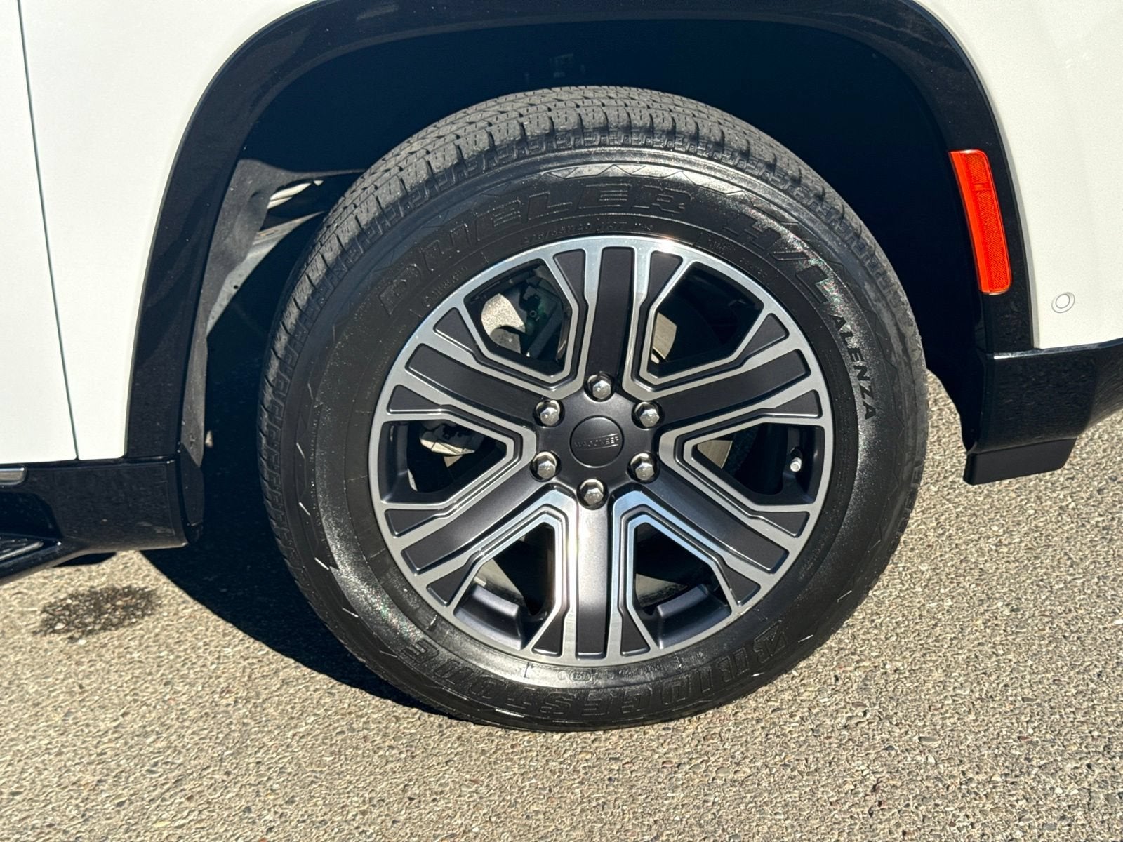 2023 Jeep Wagoneer BASE