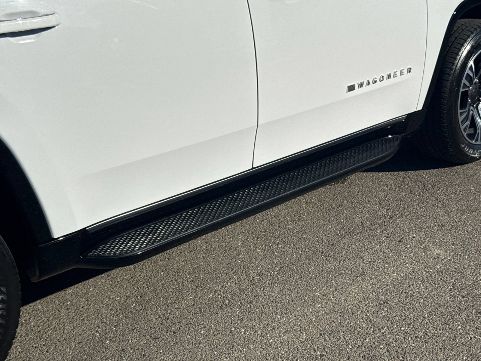 2023 Jeep Wagoneer BASE