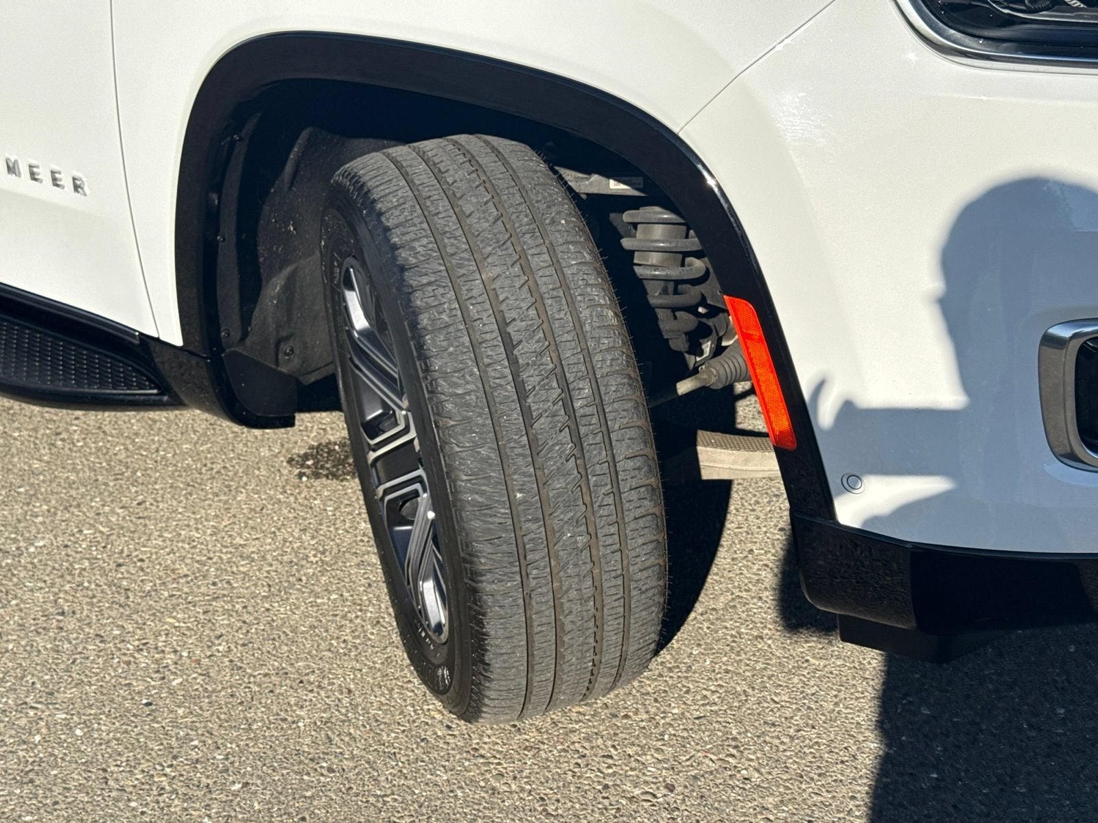 2023 Jeep Wagoneer BASE