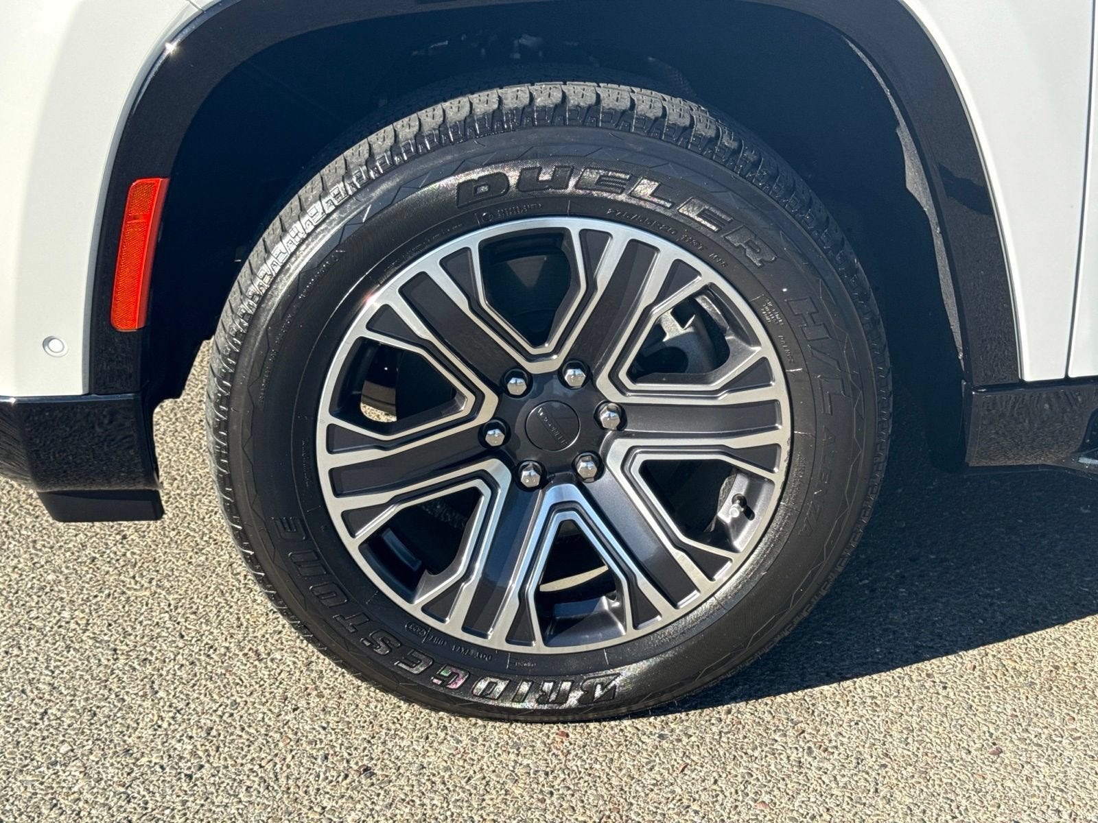 2023 Jeep Wagoneer BASE