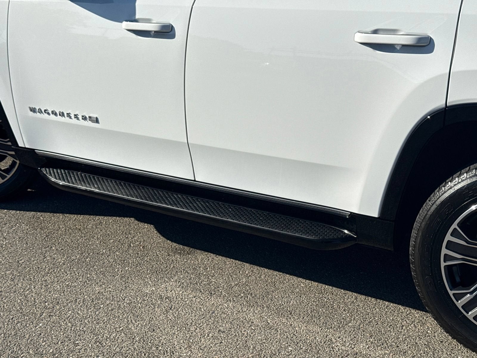 2023 Jeep Wagoneer BASE