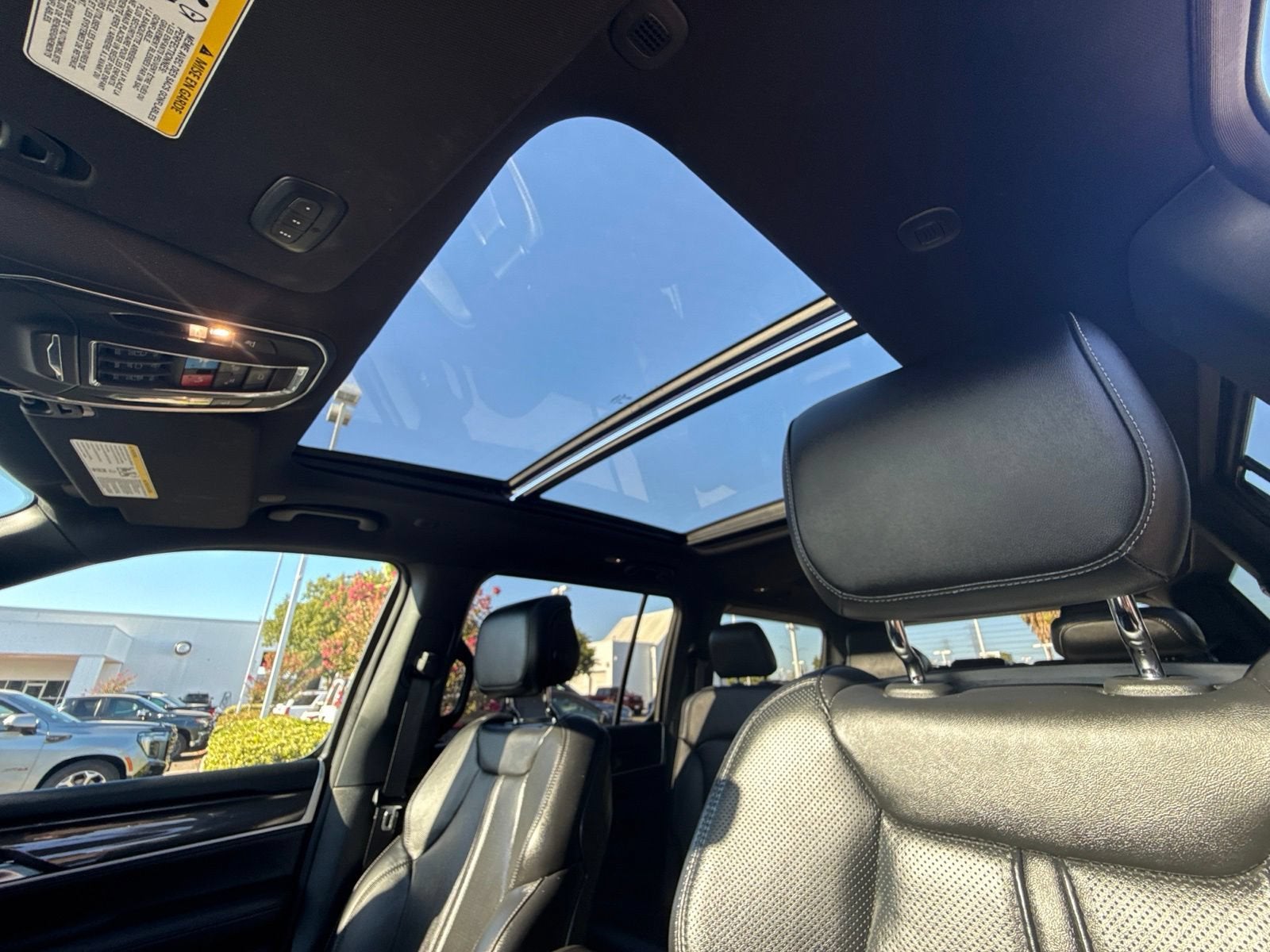 2023 Jeep Wagoneer BASE