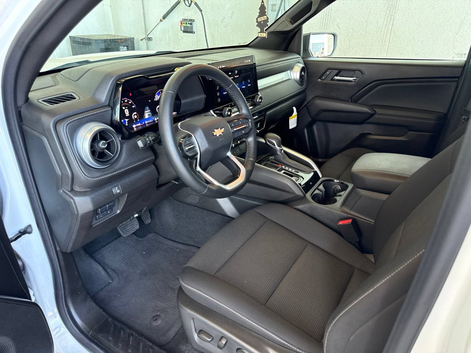 2025 Chevrolet Colorado WT/LT