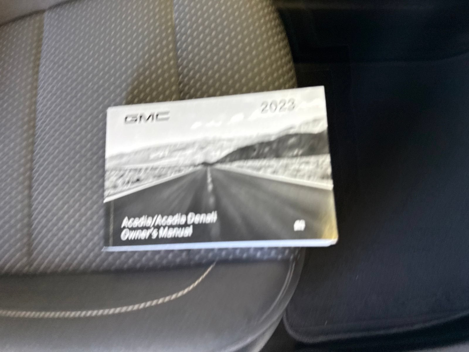 2023 GMC Acadia SLE