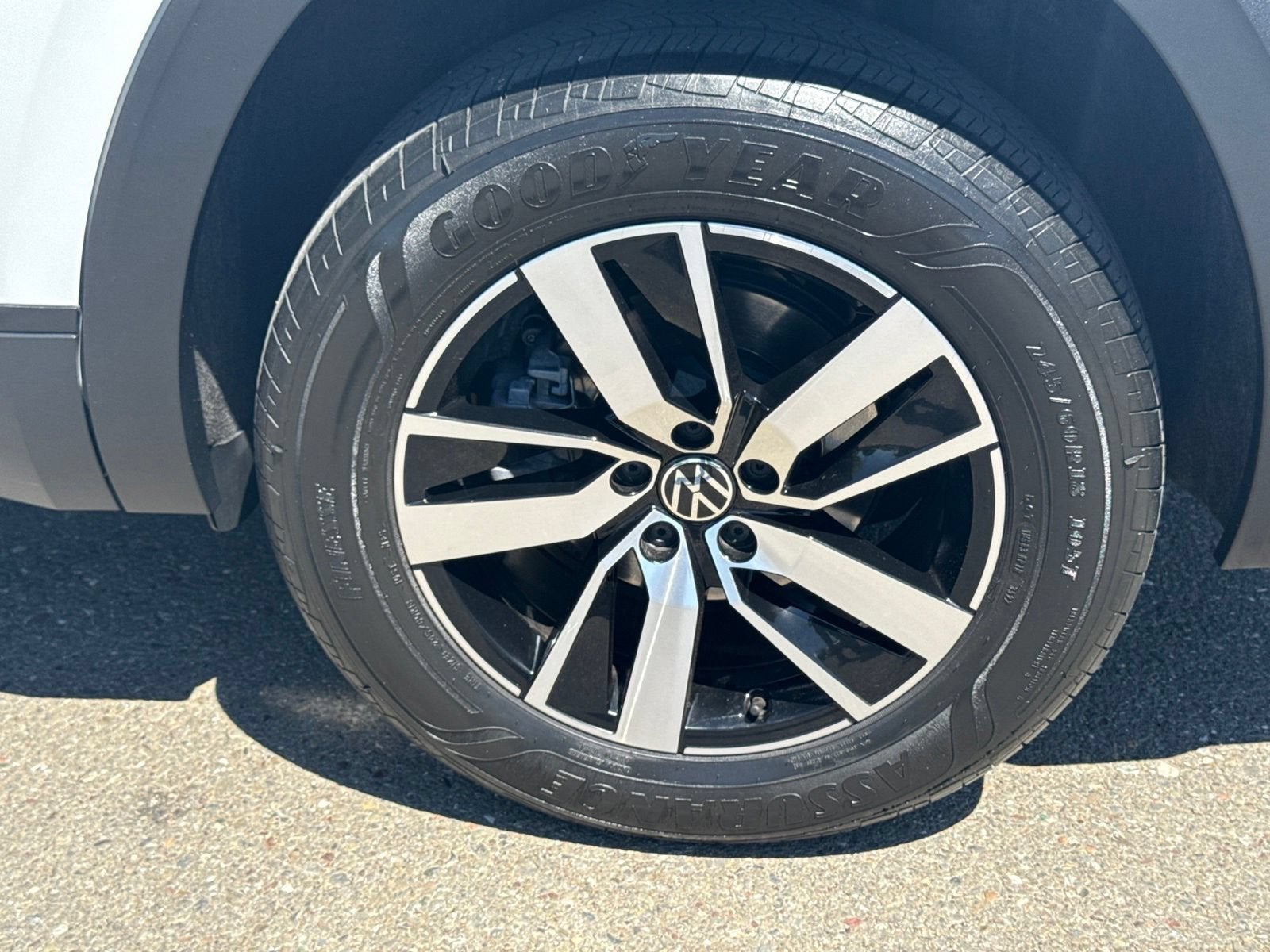 2023 Volkswagen Atlas 2.0T SE