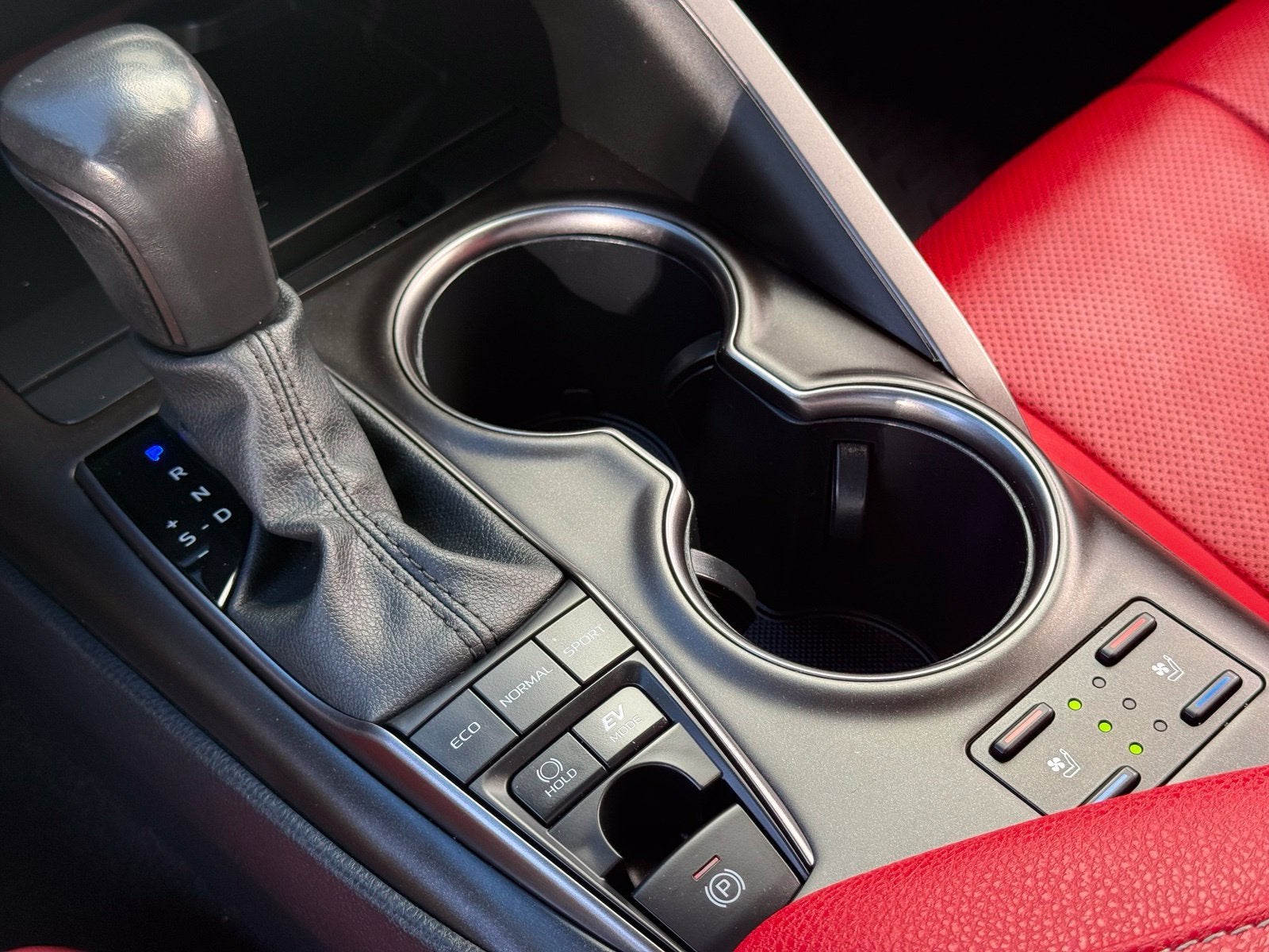 2024 Toyota Camry Hybrid XSE