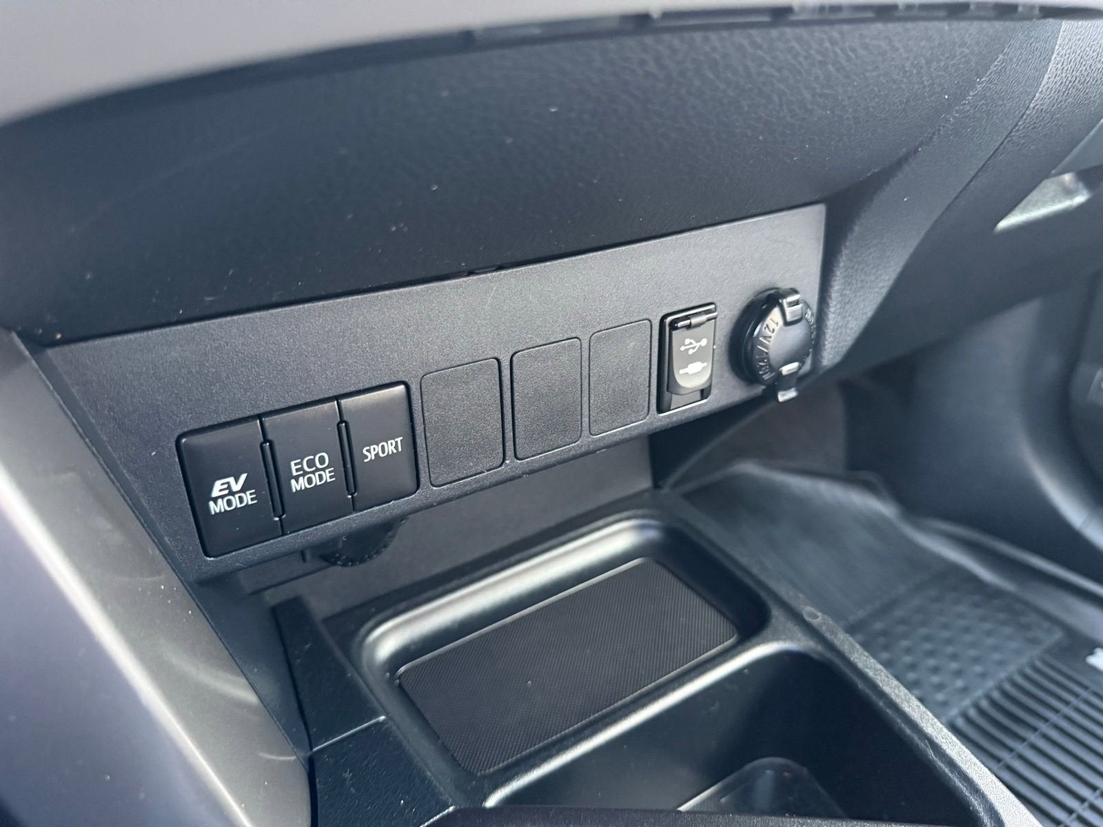 2018 Toyota RAV4 Hybrid LE Plus